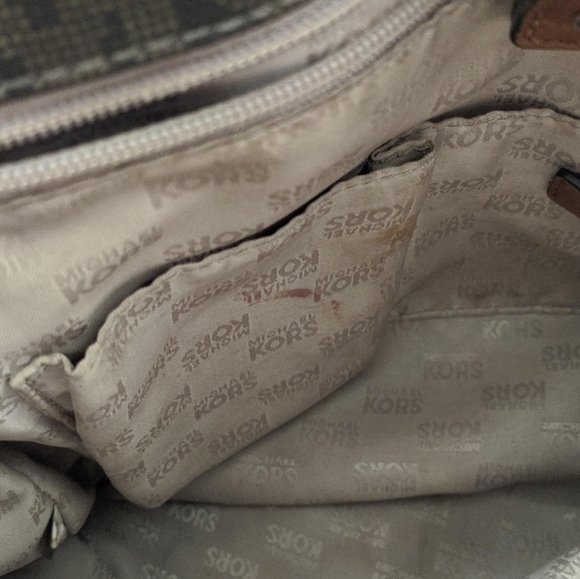 MK Hamilton - Picture 4 of 4